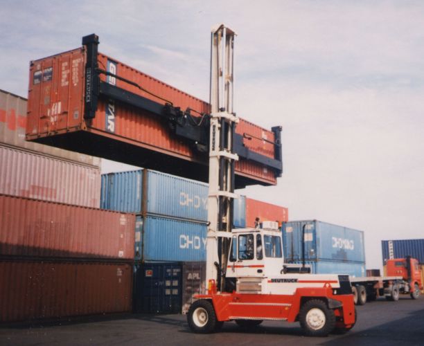 德国Deutruck内燃集装箱堆高机 DFG S