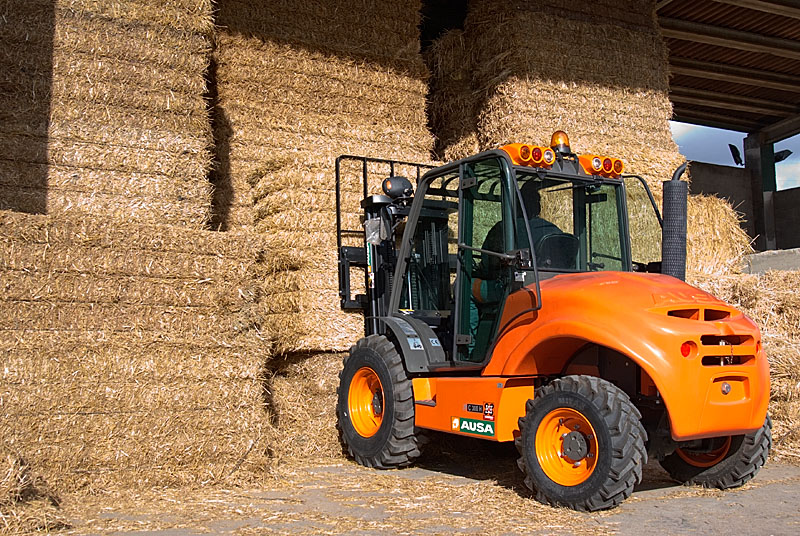 西班牙奥萨C300H内燃越野叉车 C300H-granja-agricultura-2