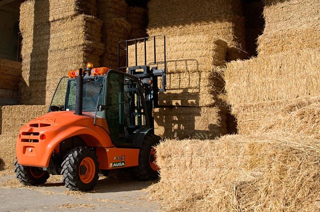 西班牙奥萨C300H内燃越野叉车 C300H-granja-agricultura-4_preview