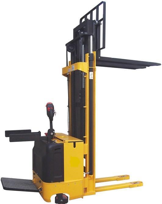 集装箱堆高机 CDD