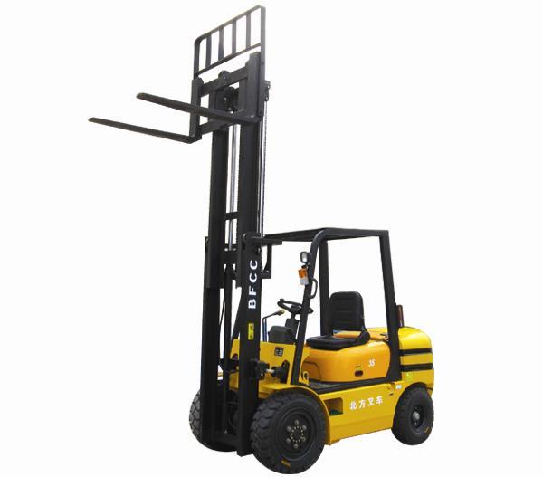 北方：DY-30、35型多用叉车