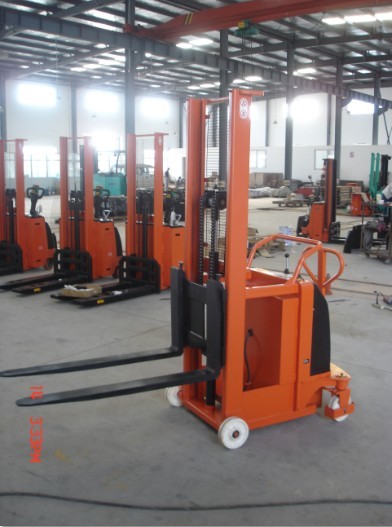 平衡重式半电动堆高车,半电动堆高机、半电动升高车、半电动装卸车、半电动堆垛车 CTW