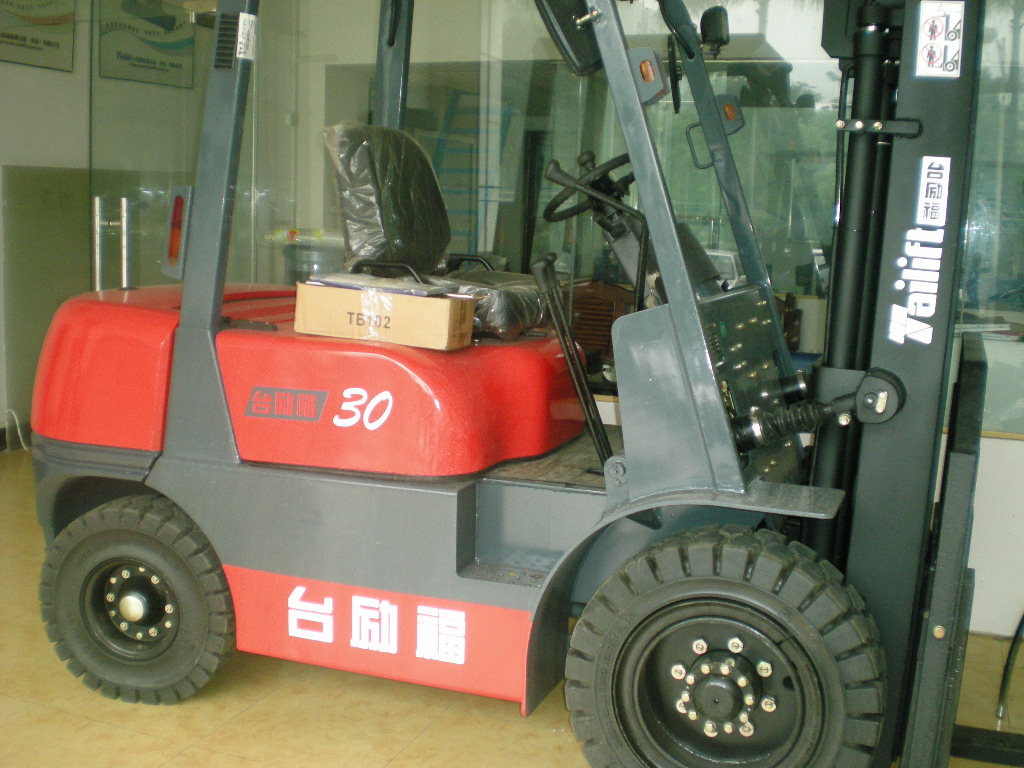 台励福标准3t车