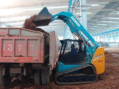 滑移式装载机 SWL2810