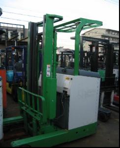 平衡重电动叉车