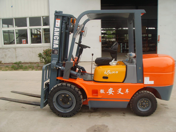 安叉2.5T内燃平衡重叉车 2.5T