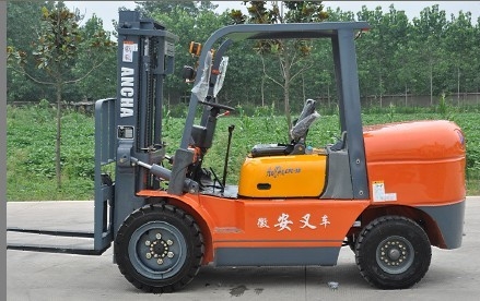 3吨内燃叉车 CPC30_中国叉车网(www.chinaforklift.com)
