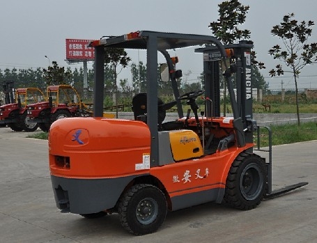 2.5吨叉车3米 CPC－25_中国叉车网(www.chinaforklift.com)