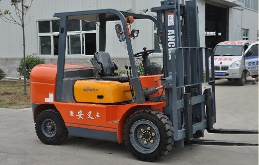 3吨叉车 CPC30_中国叉车网(www.chinaforklift.com)