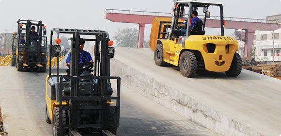 山推2吨内燃叉车 SF20T