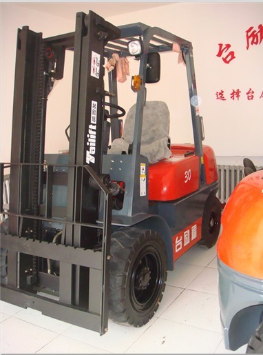 台励福叉车