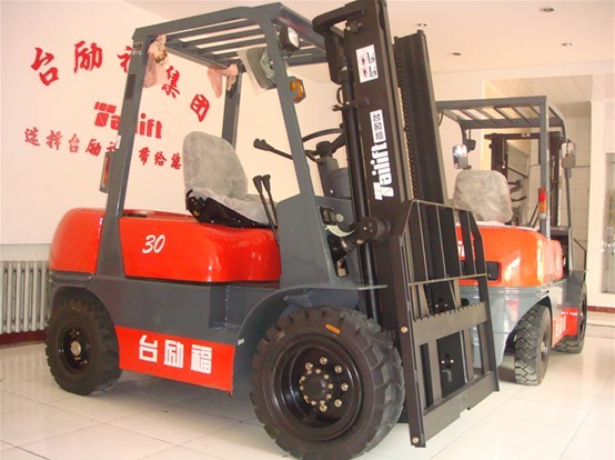 台励福叉车