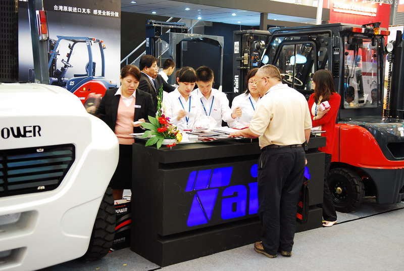 台励福叉车 内燃、电动、手动叉车
