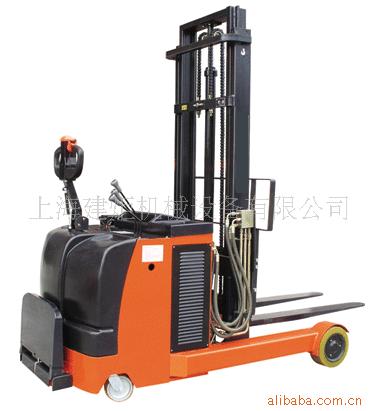 电动堆高车