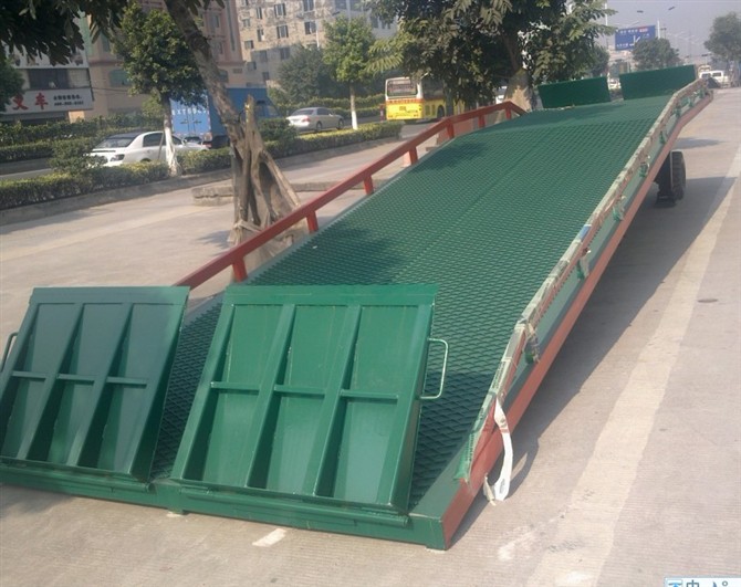 广东中山购买移动式登车桥/湛江移动式上货平台/番禺哪里有移动登车桥 YDSDCQ