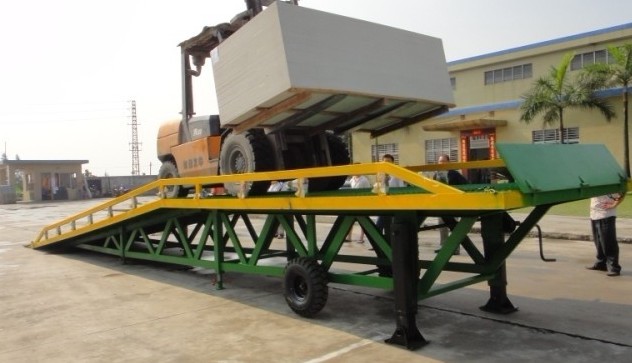 罗定普宁方便耐用机械式移动登车桥轻便式移动登车桥 DCQY-8T-10M