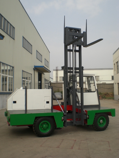 镇江福马3吨电动侧面叉车(新品)