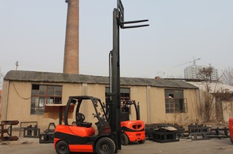威肯勇士系列3吨3级5米门架 3吨3级5米门架柴油叉车