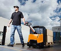 Solid pallet truck