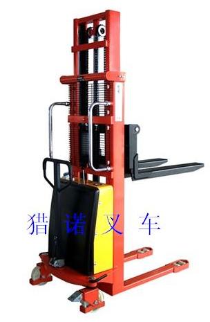 半电动堆垛车