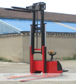全电动堆高车，载重2吨堆高2.5米 CDD，2吨，2.5米