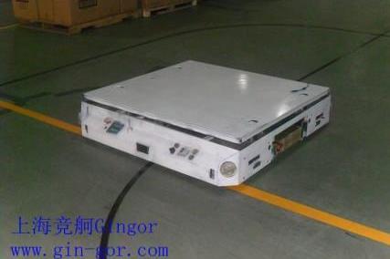 潜入托举全驱式AGV