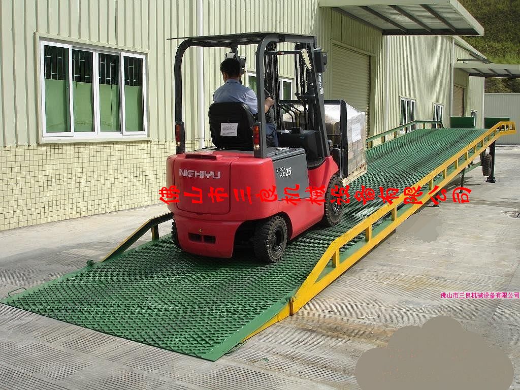 佛山南海8T移动式登车桥方便耐用的登车桥优惠热销 DCQY-8T-10M