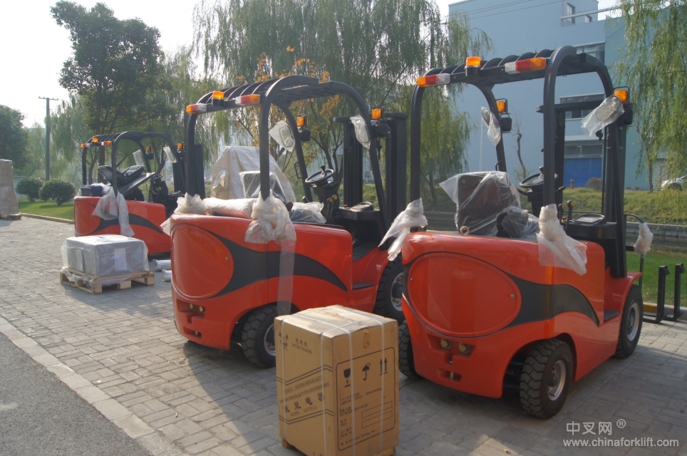 维勒科VOLOX 四支点电动叉车/电瓶叉车/蓄电池叉车/四支点叉车/平衡重叉车/四轮叉车1-3.5T 10v03317-10v03319