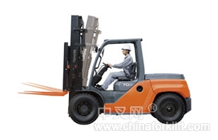丰田8系列7吨内燃平衡重叉车 8FD70