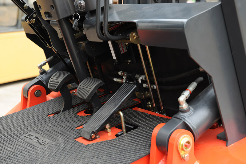 厦工E系列2-3.5吨内燃平衡重式叉车 CPC30/CPC35/CPCD30/CPCD35