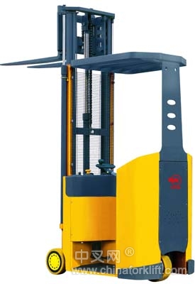 窄巷道平衡重式叉车 CPD10A／CPD10B