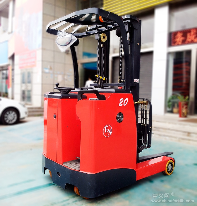 伊恩 站驾式堆高机 EN2030