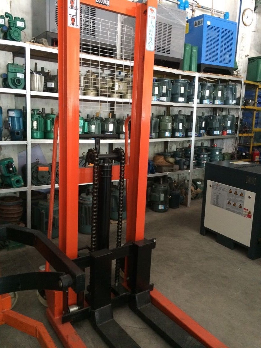 直销批发牛力2T1.6米手动液压升高车/堆高车/液压装卸搬运叉车 CTY-A2.0