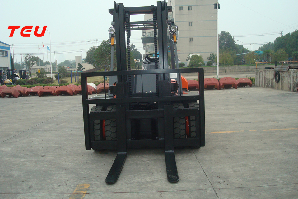 8吨柴油叉车 FD80T_中国叉车网(www.chinaforklift.com)