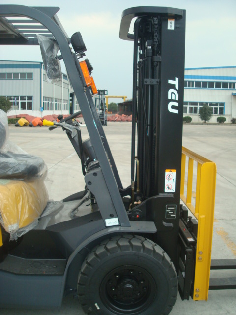 2吨柴油叉车 FD20T_中国叉车网(www.chinaforklift.com)