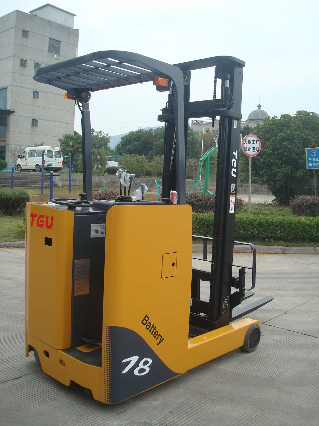 1.8吨前移式电瓶叉车 FRHB18