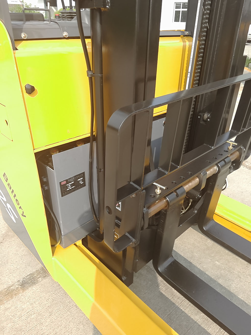 2.5吨前移式电瓶叉车 FRB25