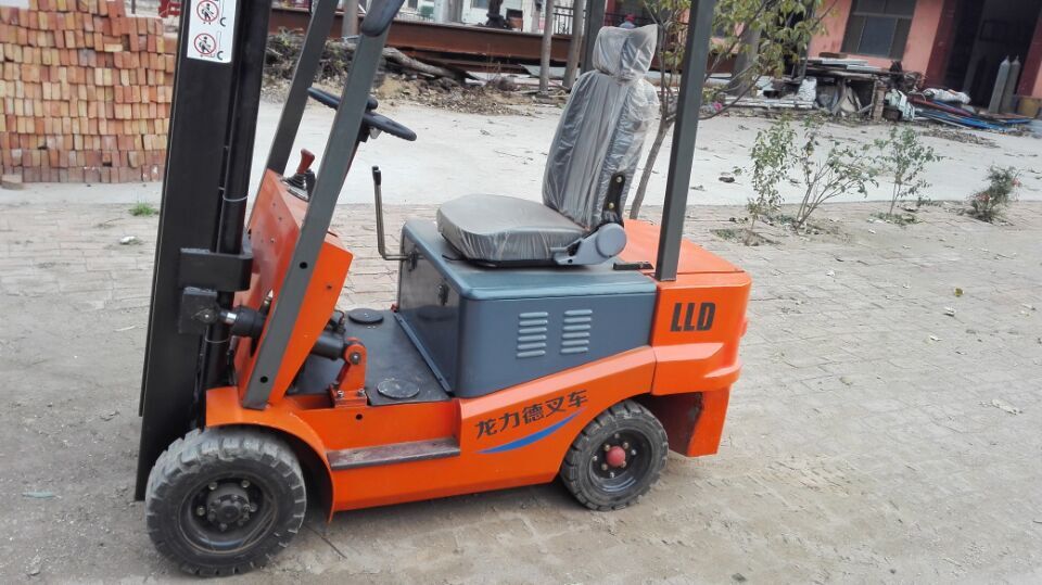 座驾前移式蓄电池叉车 LLD-15
