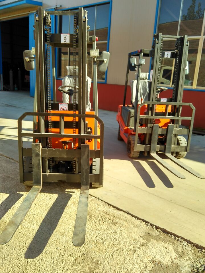 叉车 电动叉车 1.5吨电瓶叉车 1.5吨蓄电池叉车 LLD-15