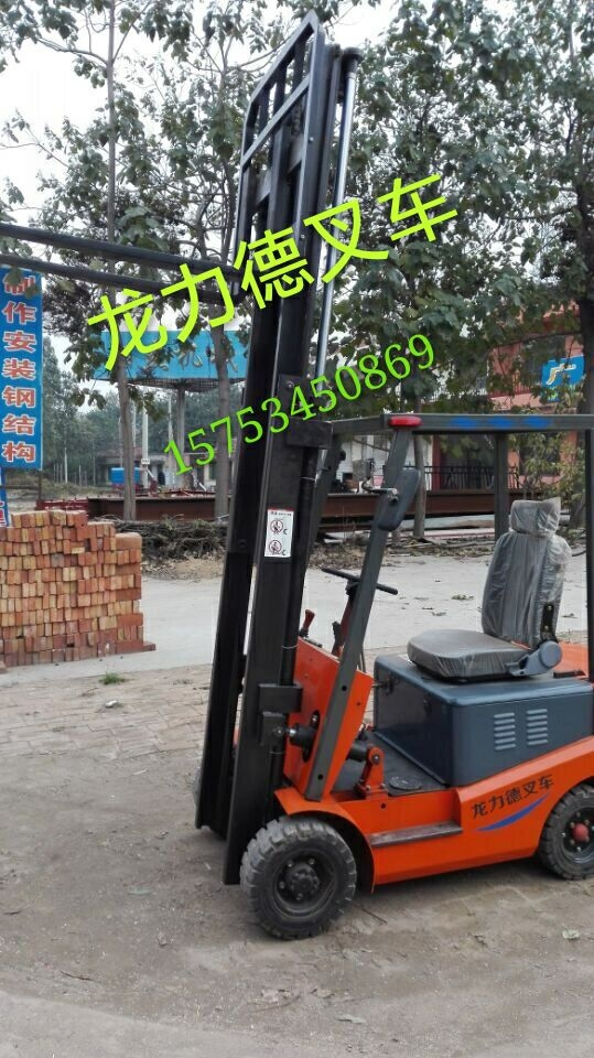 小型电动叉车 新款电动叉车 热销电动叉车 LLD-15_中国叉车网(www.chinaforklift.com)