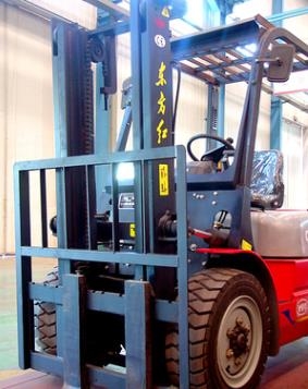 厂家生产2-4吨东方红叉车门架 起升高度3-6米_中国叉车网(www.chinaforklift.com)