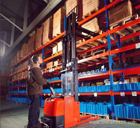 电动堆高车 CBD1530