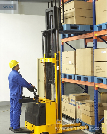 电动堆高车 CBD1530