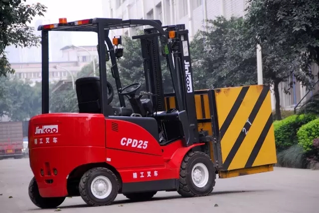 川渝精工2.0-2.5吨交流蓄电池叉车 CPD20-25