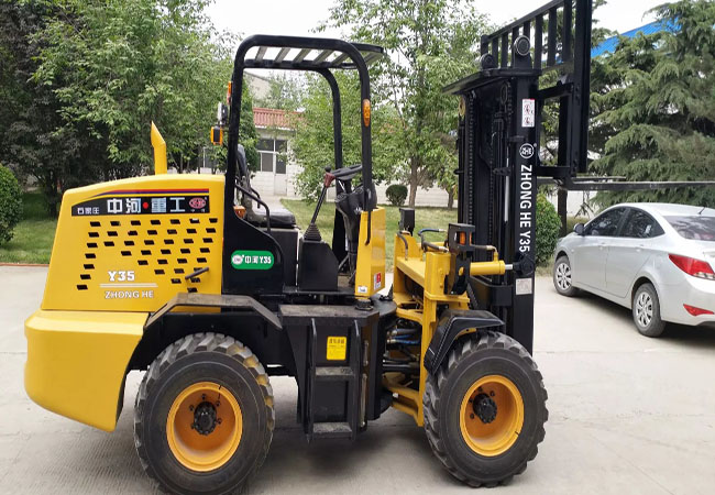 建材越野叉车 ZH35
