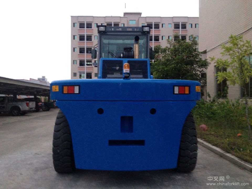 供应华南重工内燃重型20吨叉车生产厂家港口码头船用集装箱20吨叉车价格 HNF-200