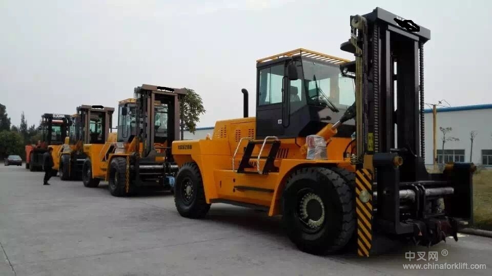 供应华南重工内燃重型20吨叉车生产厂家港口码头船用集装箱20吨叉车价格 HNF-200