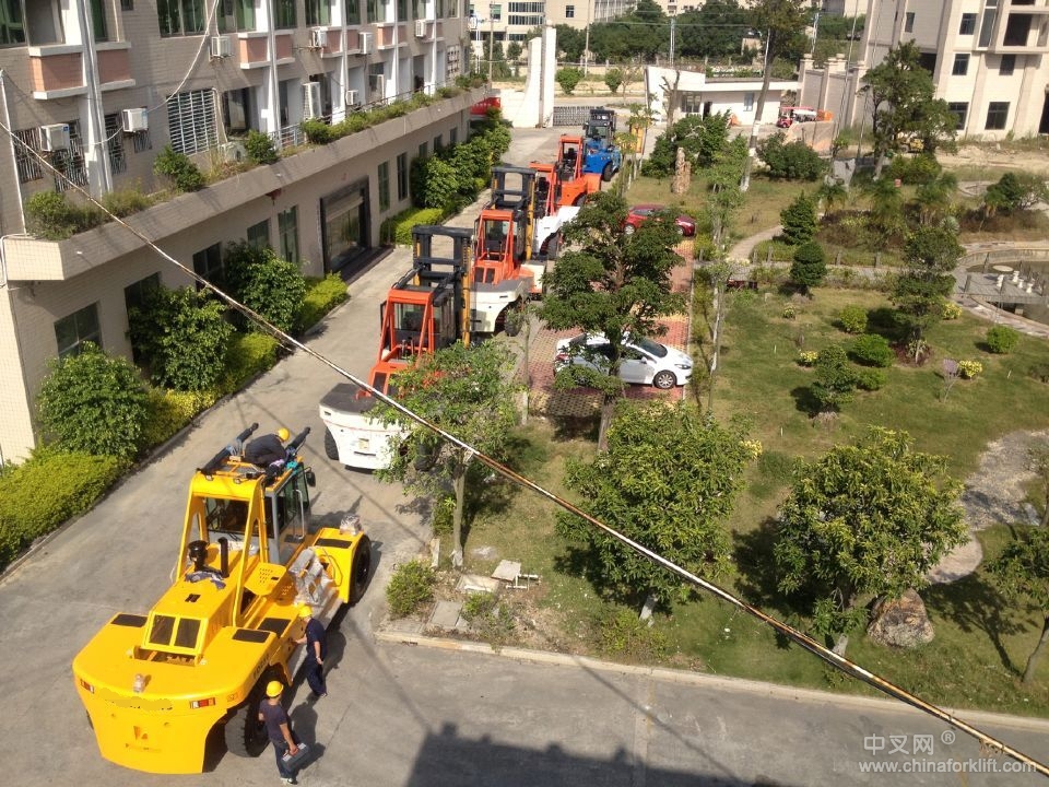 供应30吨集装箱叉车32吨钢材叉车35吨重型叉车36吨船用叉车 HNF300-360