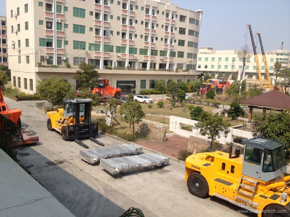 供应30吨集装箱叉车32吨钢材叉车35吨重型叉车36吨船用叉车 HNF300-360