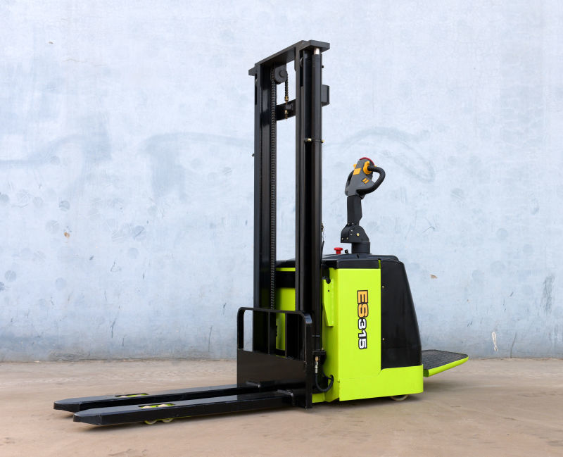 恒基 站驾式电动堆垛机 ES315